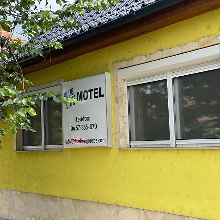 Blueline Motel Jaszbereny Exterior photo