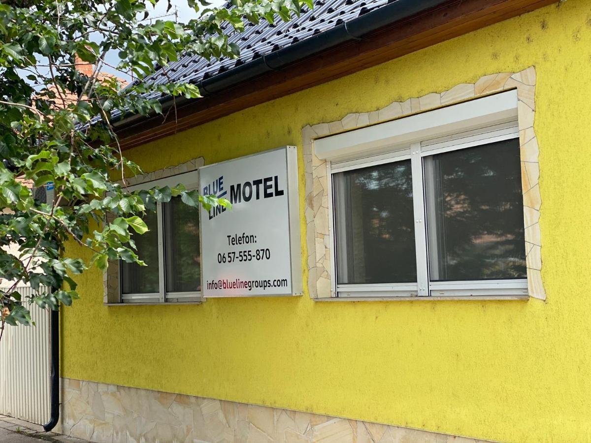 Blueline Motel Jaszbereny Exterior photo
