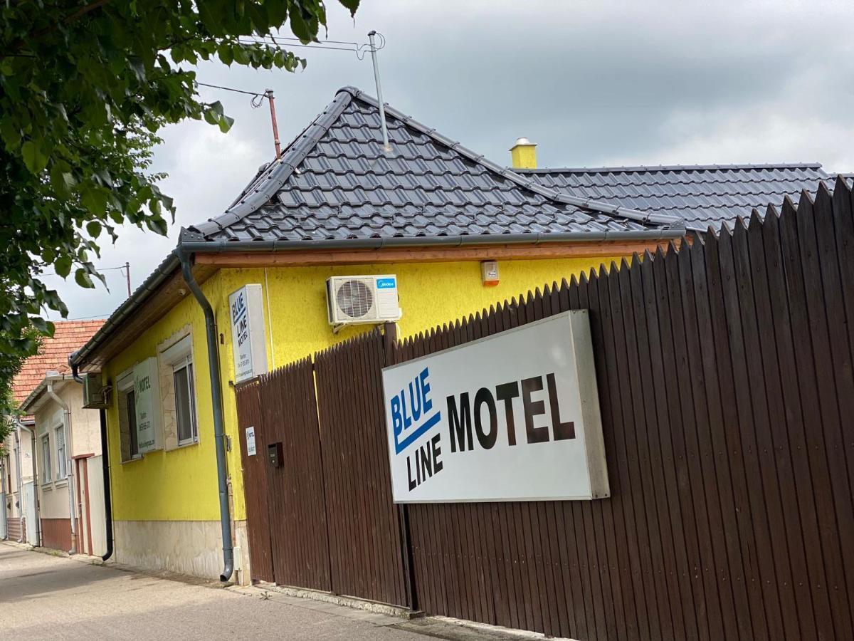 Blueline Motel Jaszbereny Exterior photo